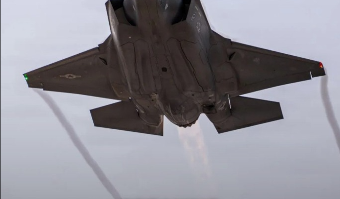 US F-35 fighter jet emergency landing damage