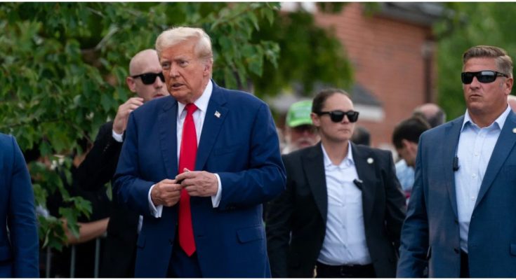 Secret Service outside Mar-a-Lago security zone