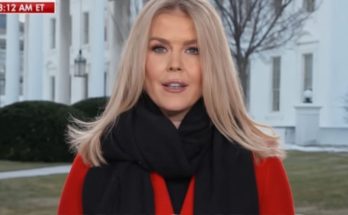 Federal workers leaving government office