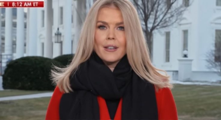 Federal workers leaving government office